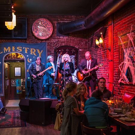 Mcmenamins White Eagle Rock & Roll Hotel Портланд Екстериор снимка