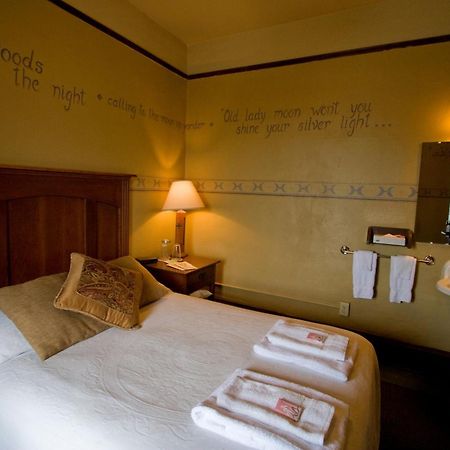 Mcmenamins White Eagle Rock & Roll Hotel Портланд Екстериор снимка