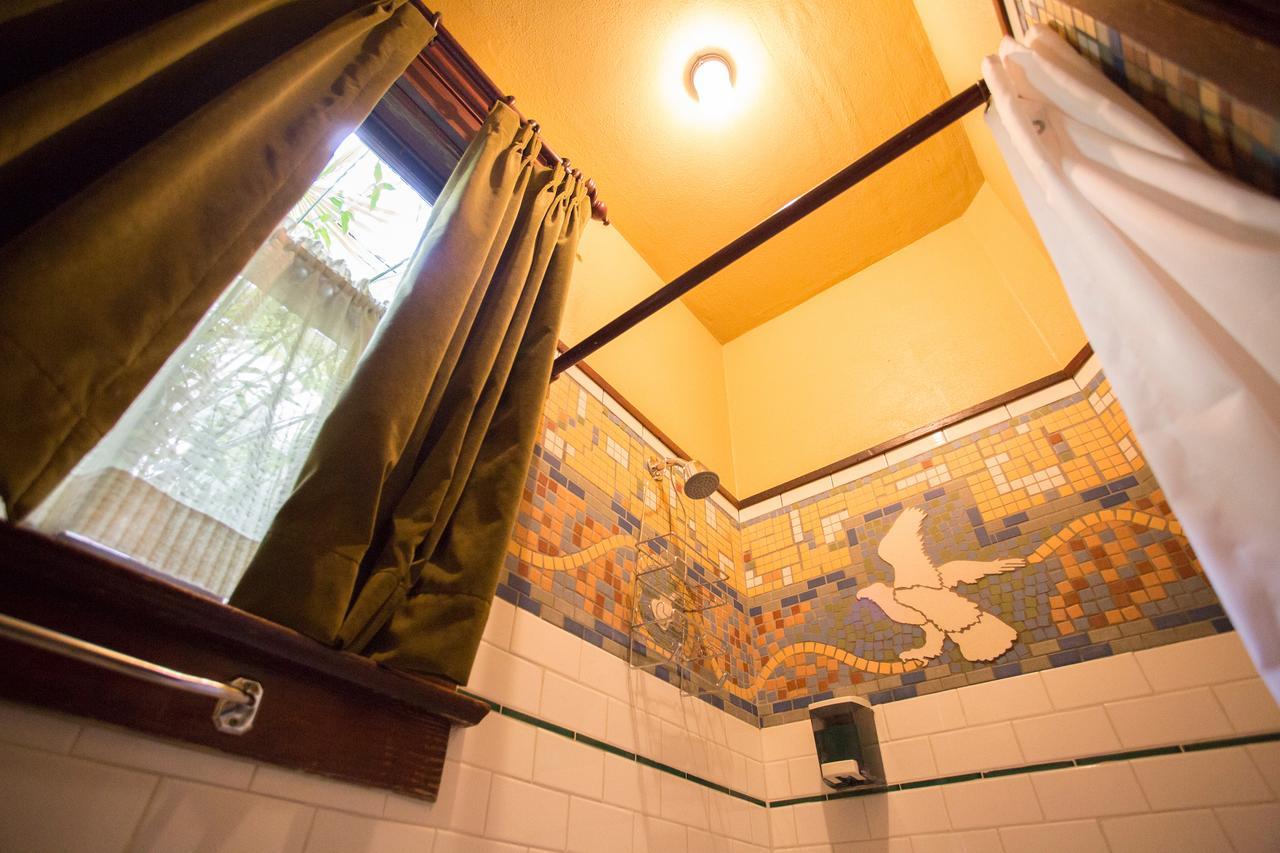 Mcmenamins White Eagle Rock & Roll Hotel Портланд Екстериор снимка