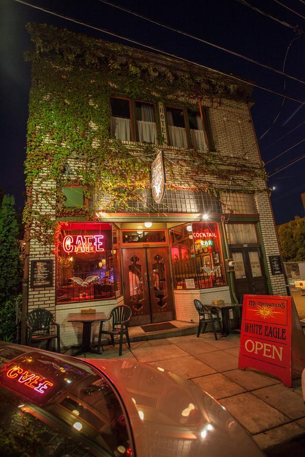 Mcmenamins White Eagle Rock & Roll Hotel Портланд Екстериор снимка