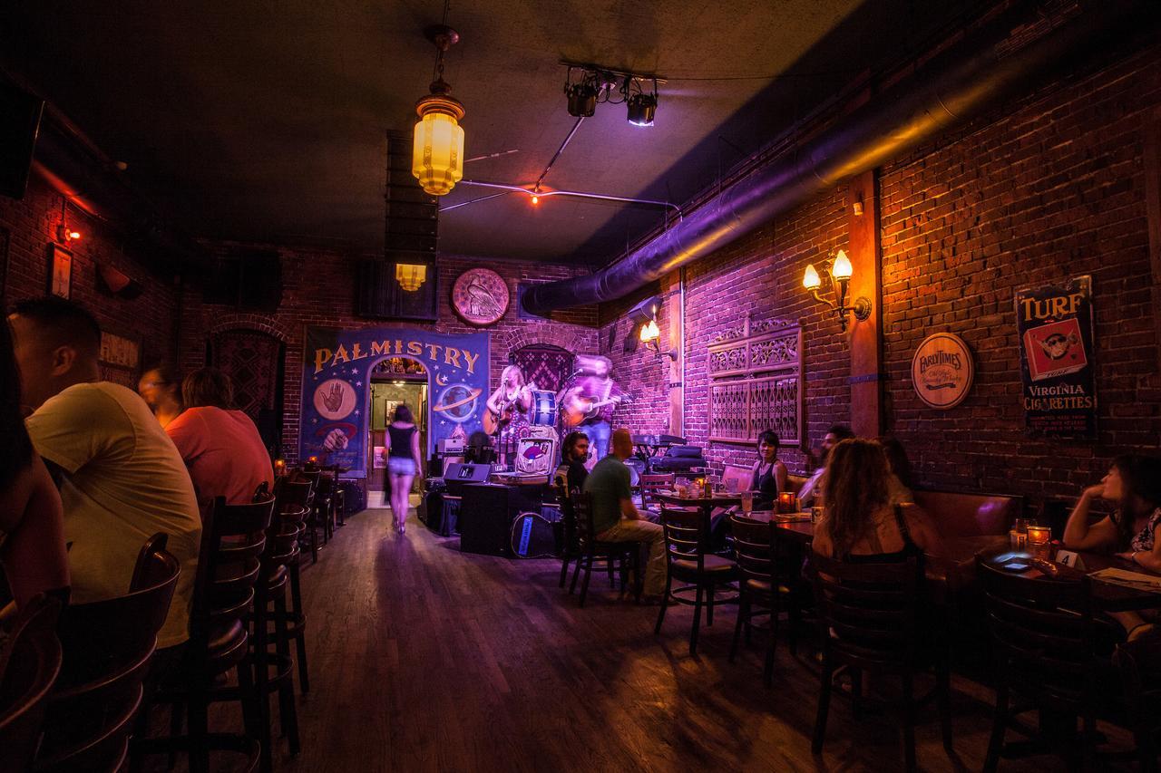 Mcmenamins White Eagle Rock & Roll Hotel Портланд Екстериор снимка