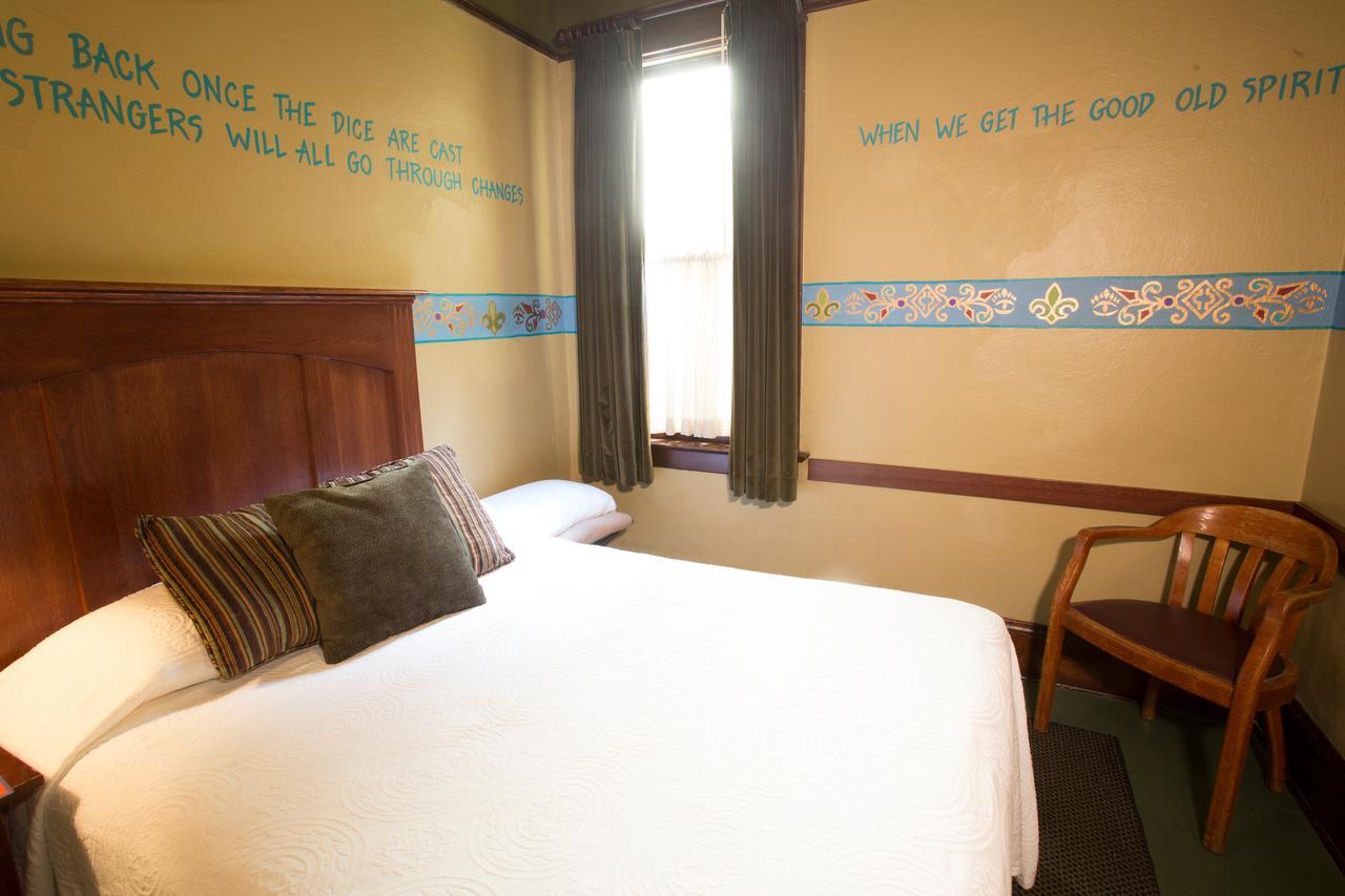 Mcmenamins White Eagle Rock & Roll Hotel Портланд Екстериор снимка