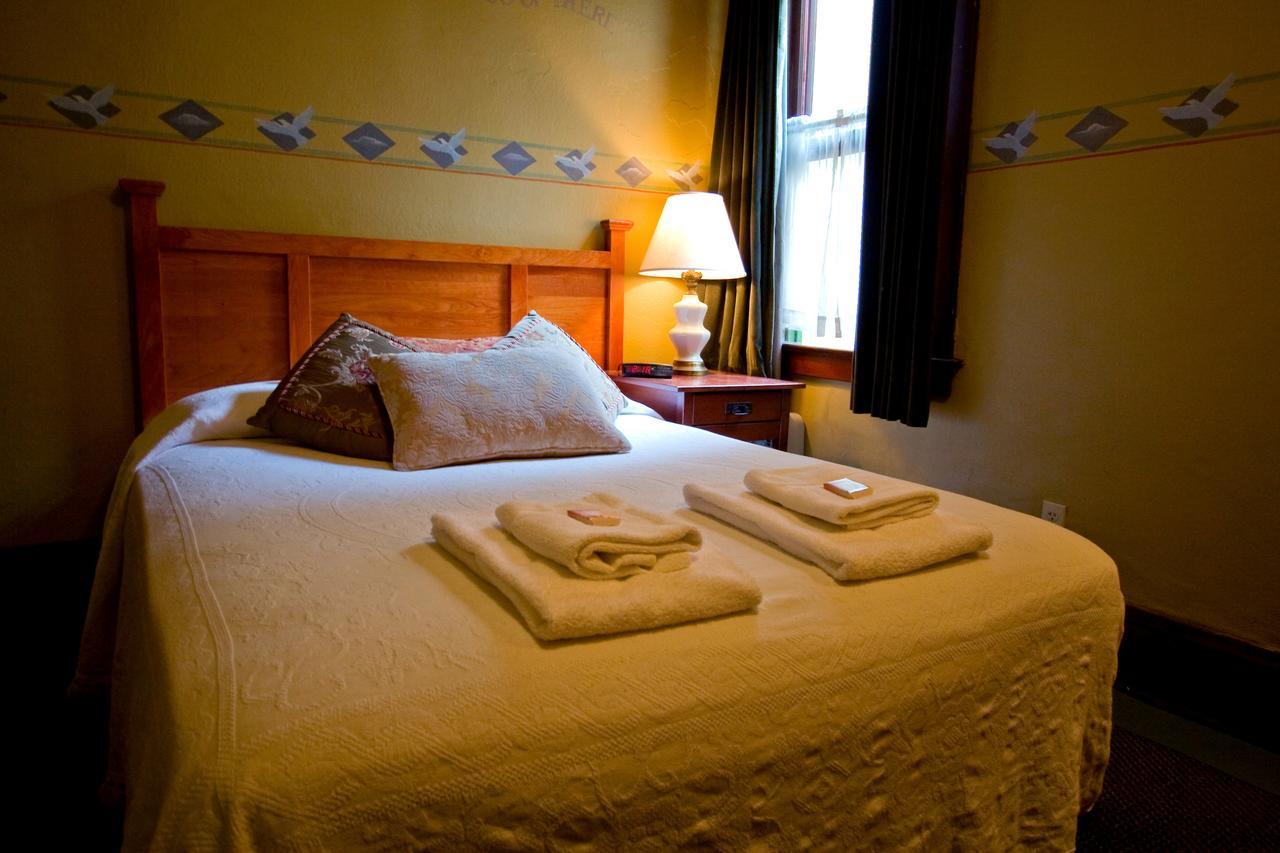 Mcmenamins White Eagle Rock & Roll Hotel Портланд Екстериор снимка