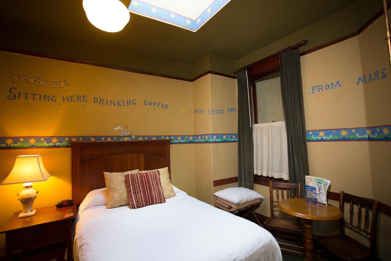 Mcmenamins White Eagle Rock & Roll Hotel Портланд Екстериор снимка