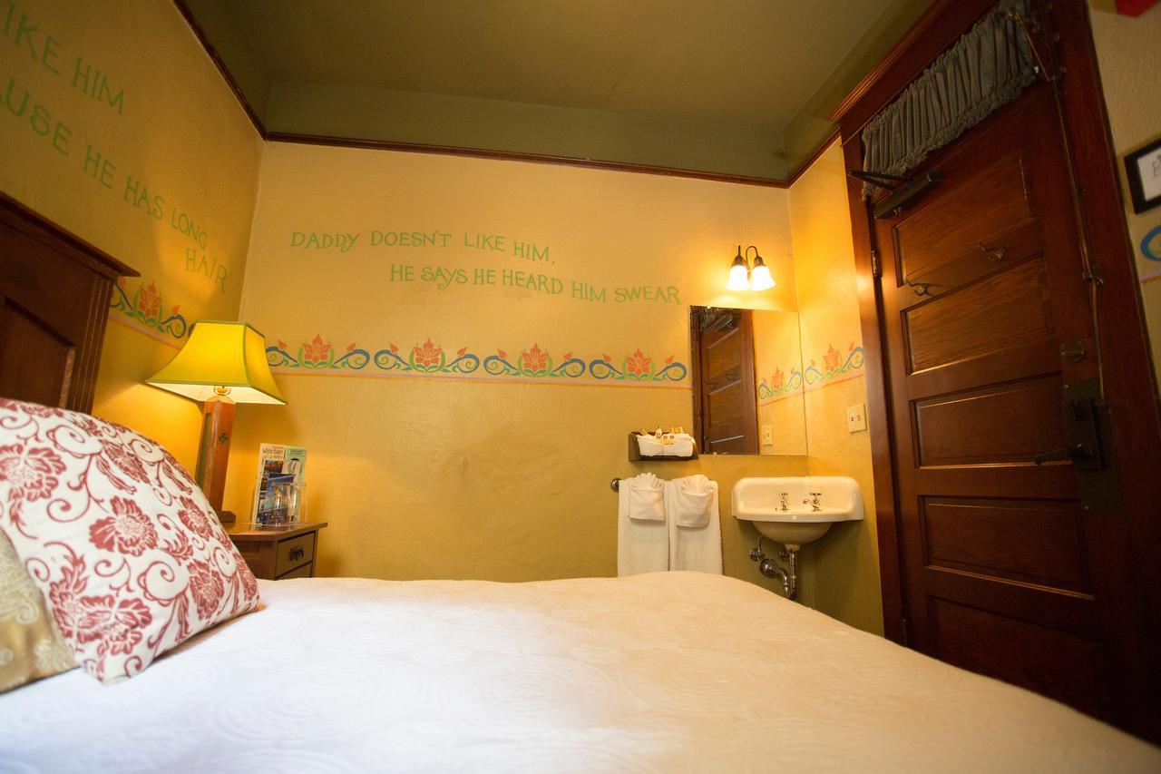 Mcmenamins White Eagle Rock & Roll Hotel Портланд Екстериор снимка