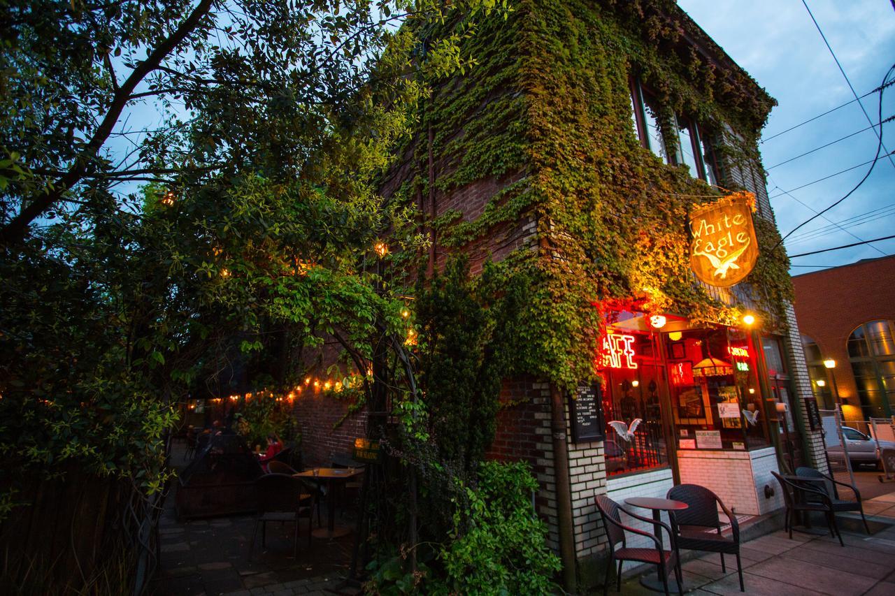 Mcmenamins White Eagle Rock & Roll Hotel Портланд Екстериор снимка