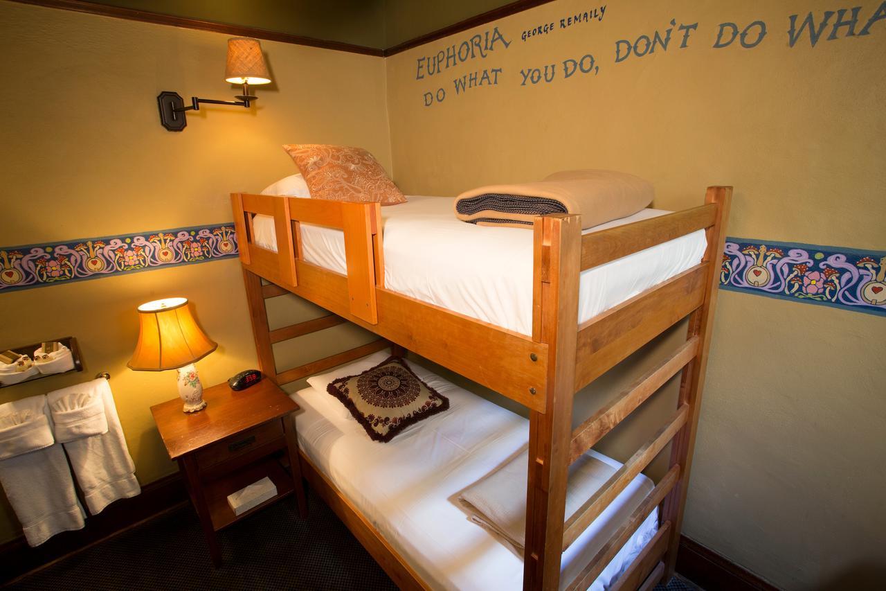 Mcmenamins White Eagle Rock & Roll Hotel Портланд Екстериор снимка