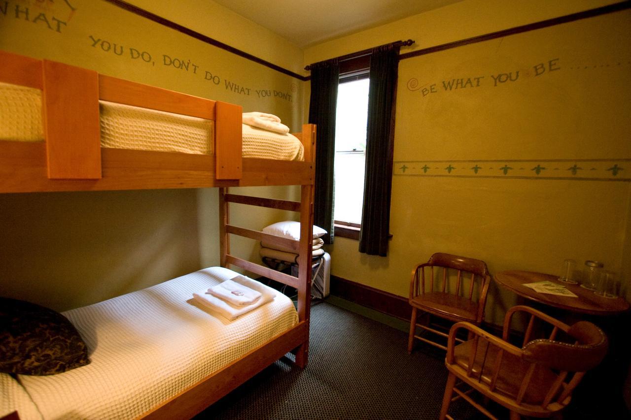 Mcmenamins White Eagle Rock & Roll Hotel Портланд Екстериор снимка