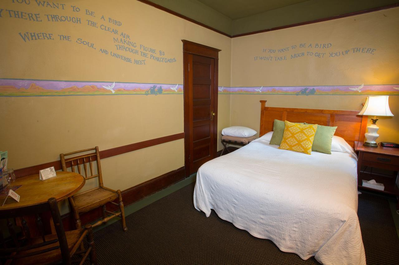 Mcmenamins White Eagle Rock & Roll Hotel Портланд Екстериор снимка