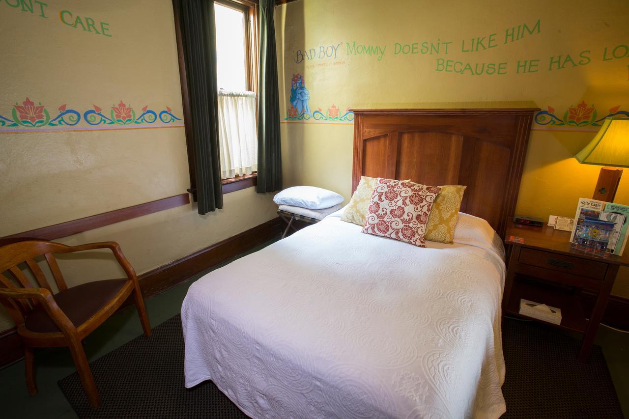 Mcmenamins White Eagle Rock & Roll Hotel Портланд Екстериор снимка