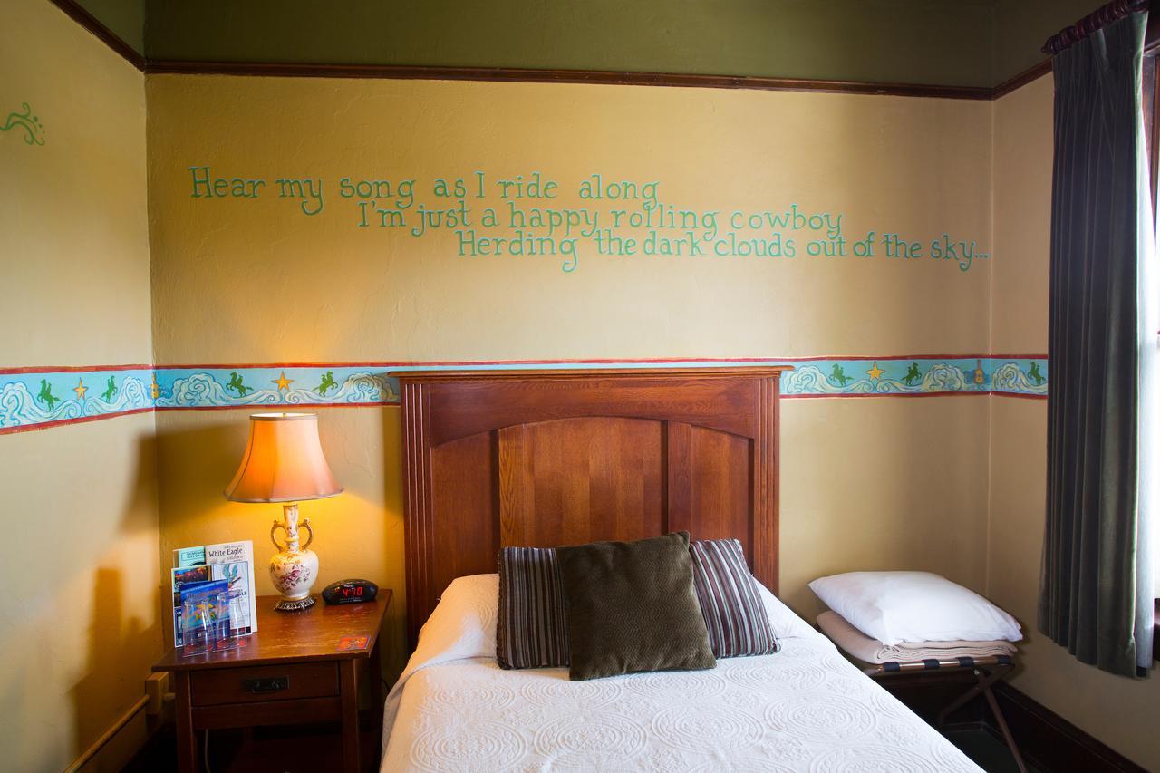 Mcmenamins White Eagle Rock & Roll Hotel Портланд Екстериор снимка