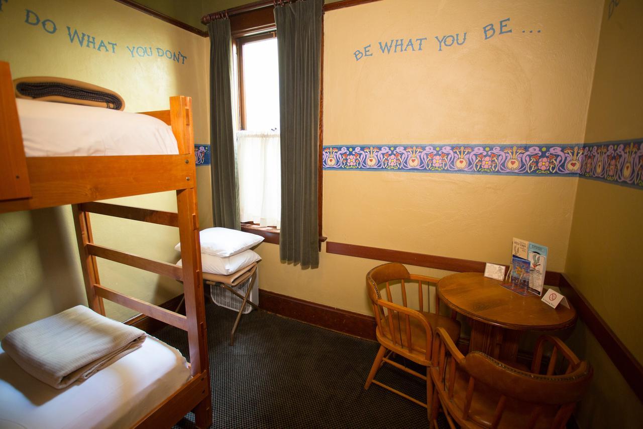 Mcmenamins White Eagle Rock & Roll Hotel Портланд Екстериор снимка